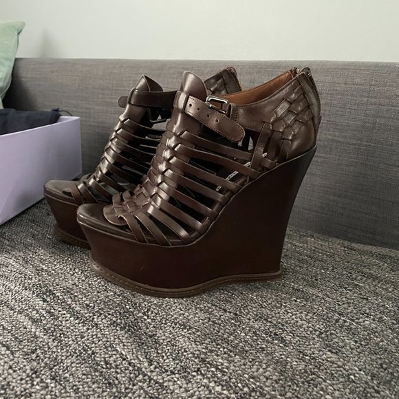 Vera Wang Lavender Platform Wedge, worn ONCE. In original box w/ Dust Bag! - Picture 4 of 8